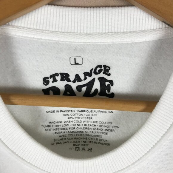 Strange Daze White Crewneck Sweatshirt Heart Cake Graphic NEW LARGE - Picture 4 of 5